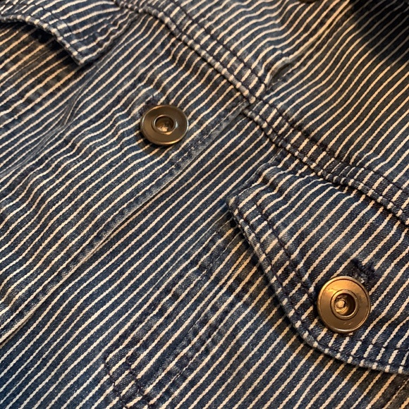 Sweet fall / spring lightweight denim jacket. Size M. - Picture 7 of 7